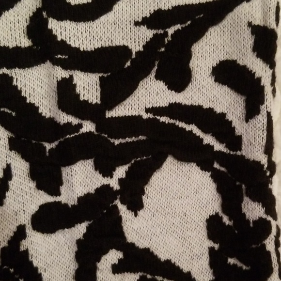 Vertigo Paris Patterned knit flare pant size M - Picture 6 of 7